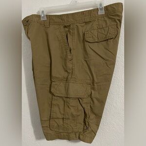 Mountain Club Outdoor Experience Cargo Shorts 
Men’s Size 38